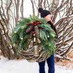Ochine Christmas Wreaths Front Door Farmhouse Winter Rattan Wreath Artificial Holiday Wreaths with Pine Cones Golden Bells and Bowknot for Front Door Farmhouse Indoor Outdoor Festival Home Decor