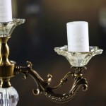 FENDOUBA Figurines Candle Holder with 3 Arms,Glass Candelabra Candlestick Holder Elegant Table Top Decoration and Home Décor Piece Kitchen Dining Room