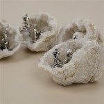 DSJJSUU 1pcs Creative Quartz Geode with Pyrite Lifelike Model Crystal Cluster Agate with Hole Home Decor Gift Color : Pyrite Size : Free
