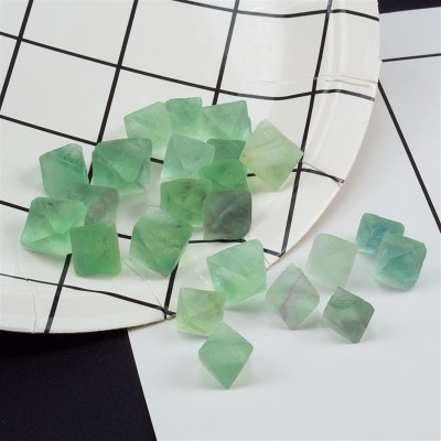 DSJJSUU 20g 50g Natural Green Fluorite Raw Crystals Ore Mineral Fish Tank Collection Healing Quartz Home Decor Rock Color : Green Fluorite Size : 50g