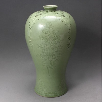 MellowBreez 11'' Korean Celadon Jade Ceramic Vase with Inlaid Flowers Reproduction of Korean National Treasure No.342 Classical Home Decoration Luxury Room Decor Accent